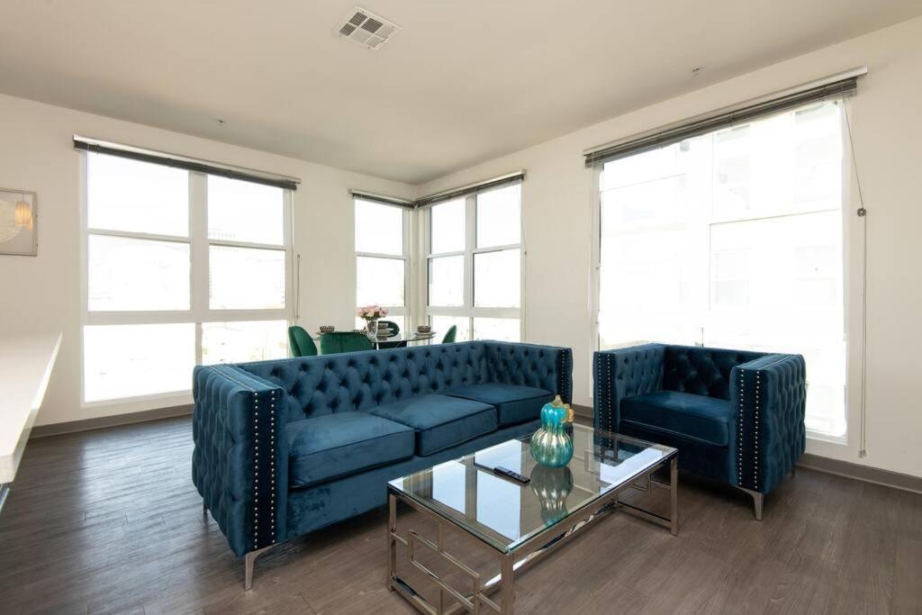 Centrally Located Apartments With Free Parking เกลนเดล ภายนอก รูปภาพ