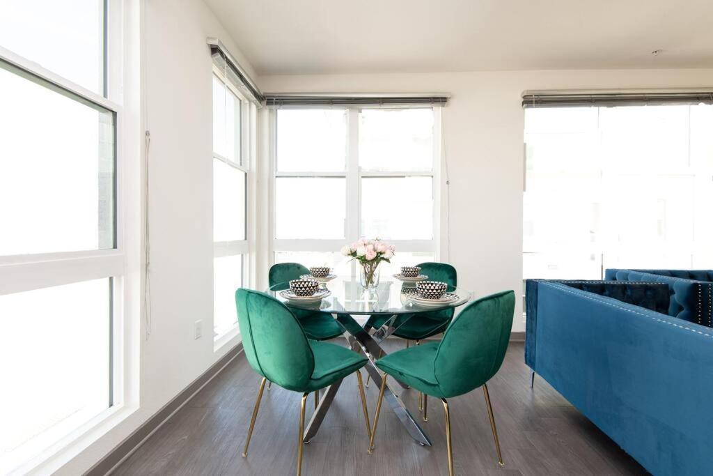 Centrally Located Apartments With Free Parking เกลนเดล ภายนอก รูปภาพ