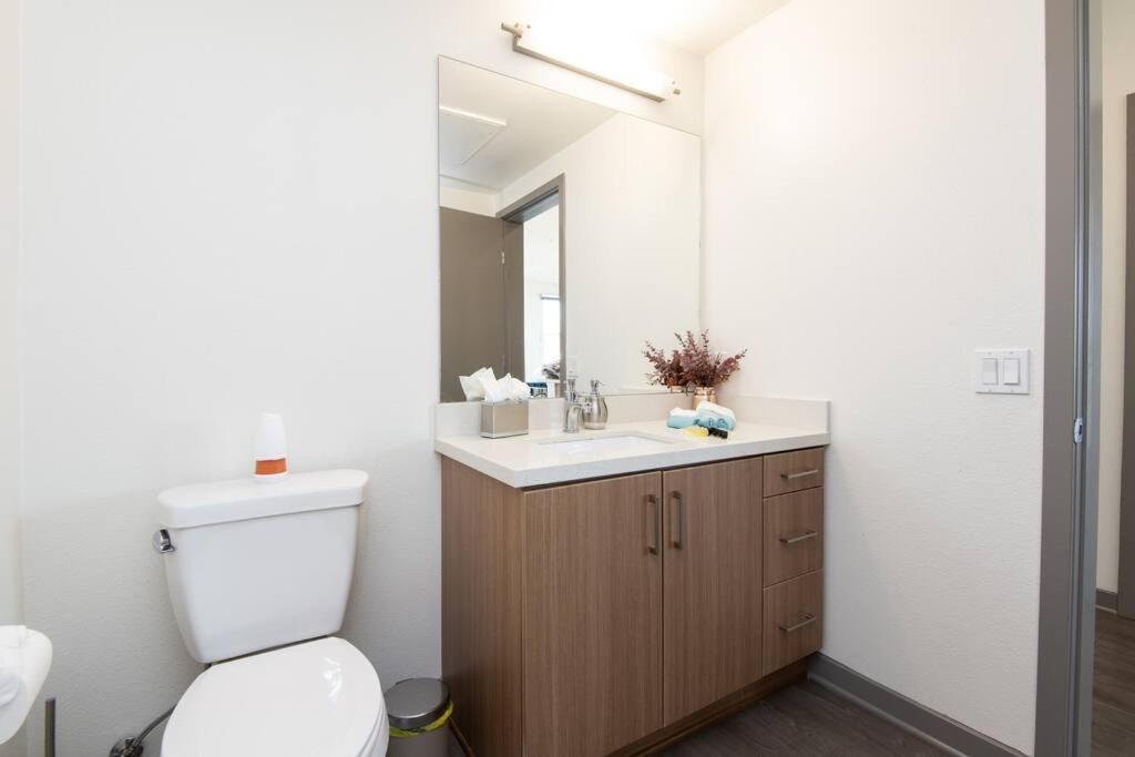 Centrally Located Apartments With Free Parking เกลนเดล ภายนอก รูปภาพ